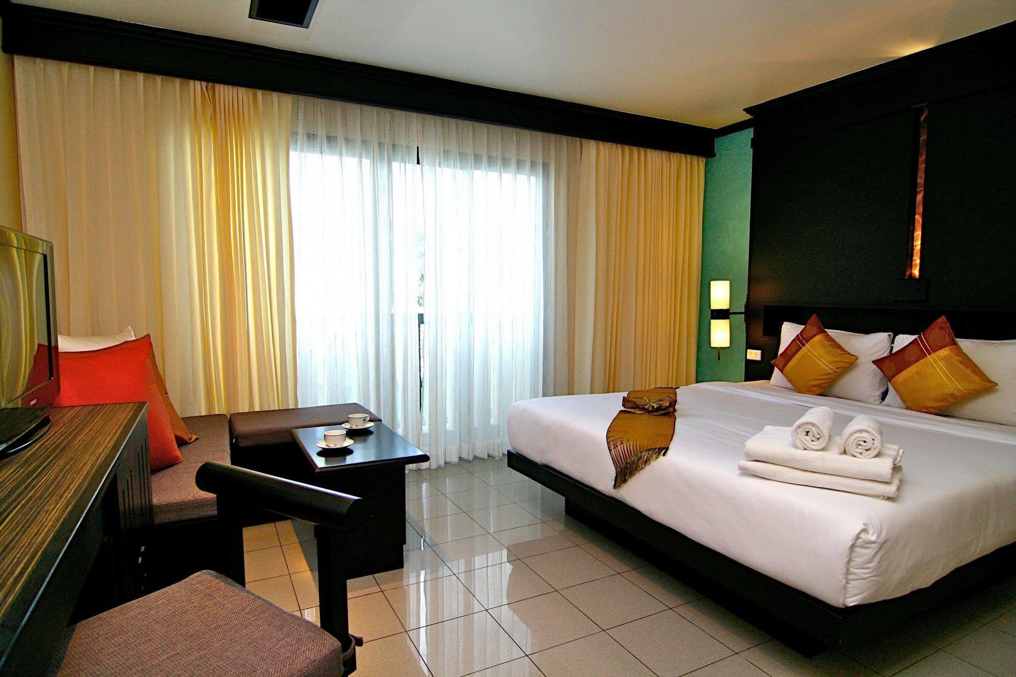 Rattana Beach Hotel Karon Exterior foto